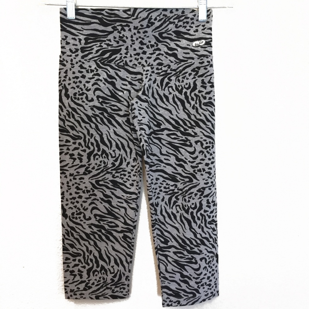 Athletic Wear Capri Tights Animal Print Gray Large